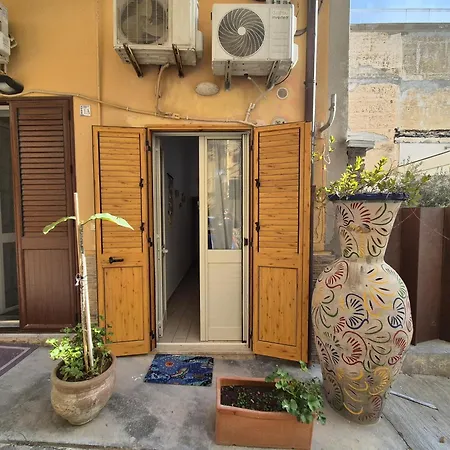 Ad 1 Passo Dal Mare Mondello Palermo